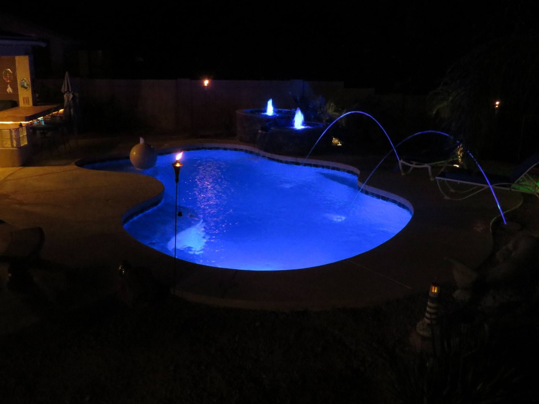 Does Your Scottsdale Pool Have a Focal Point for Winter Gatherings?